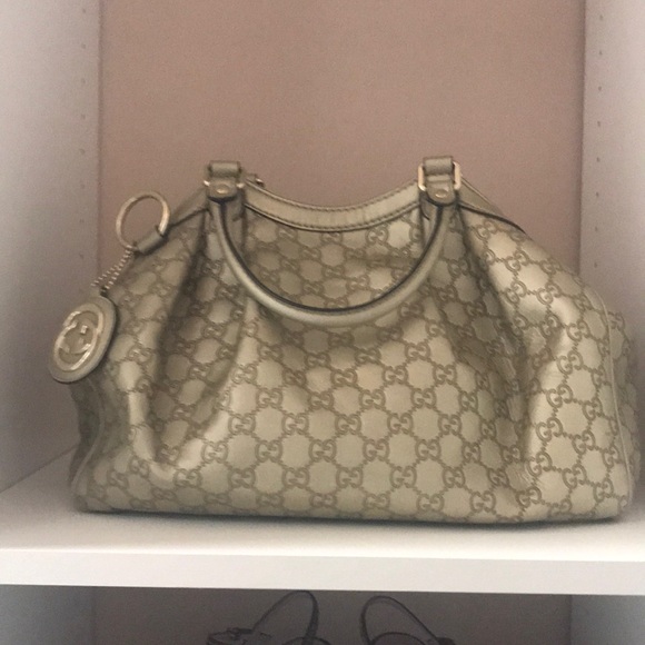 Gucci Handbags - Gucci logo purse
